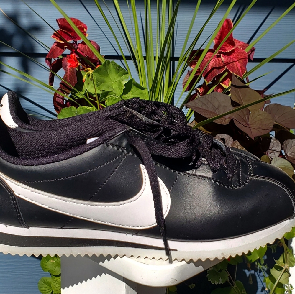 Nike Cortez Classic Black and White Leather size 8